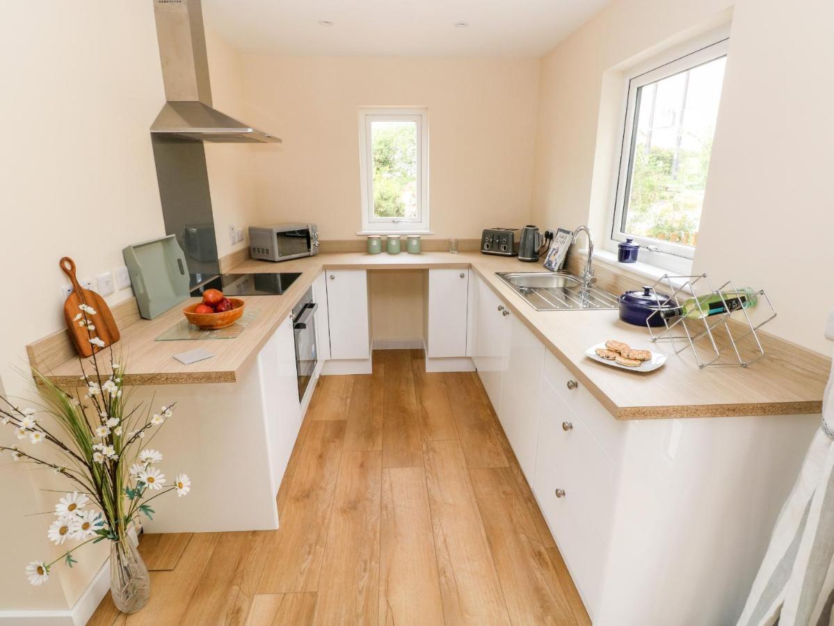 Ramsey Lodge Bier Wood Lodges Тенби Екстериор снимка